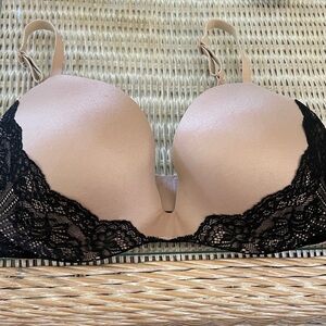 Victoria's Secret Tan and Black Lace Bra